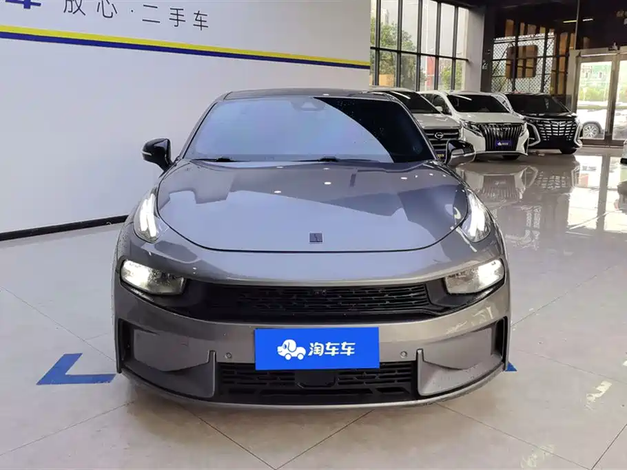 Lynk & Co 03