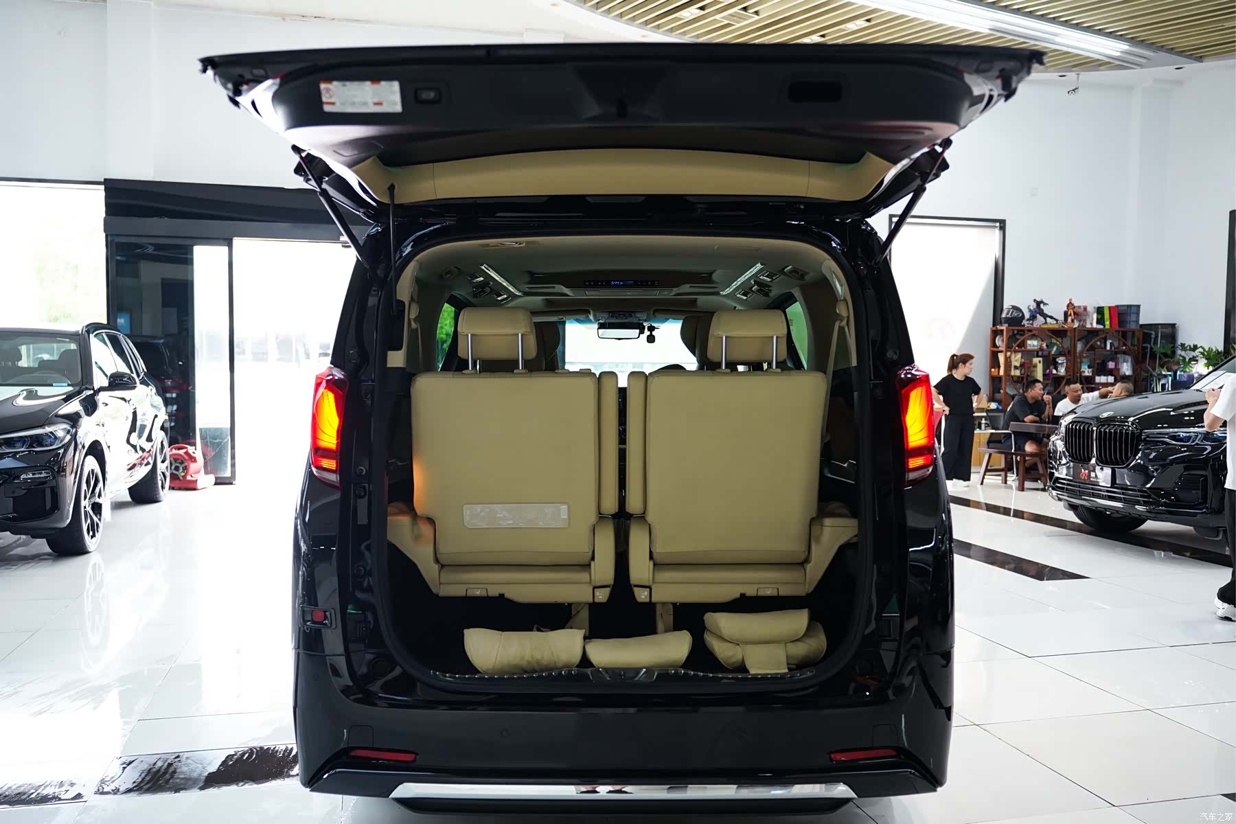 Toyota Alphard, 2022 16