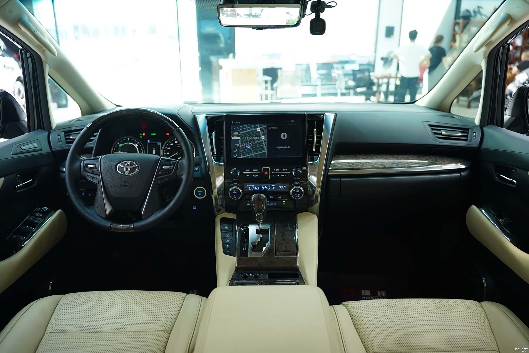 Toyota Alphard, 2022 8