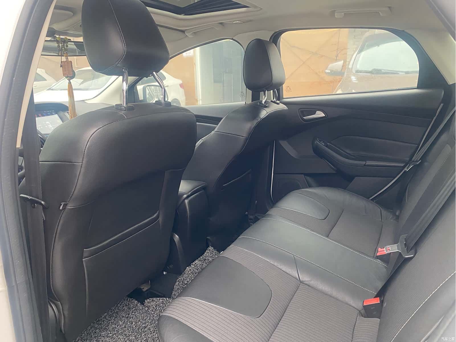 Ford Focus, 2014 10
