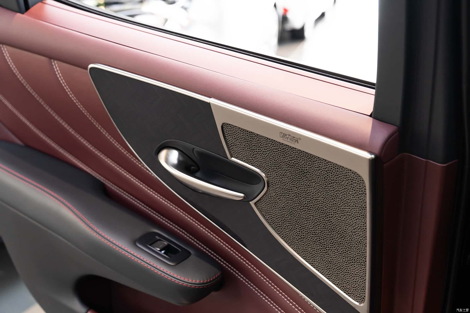 Lexus LS, 2018 18