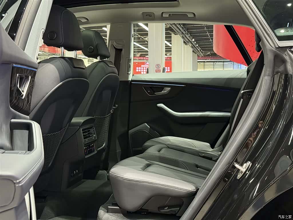 Audi Q8, 2025 19