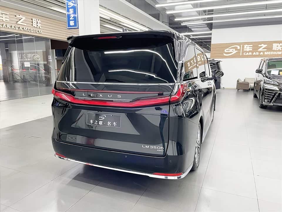 Lexus LM