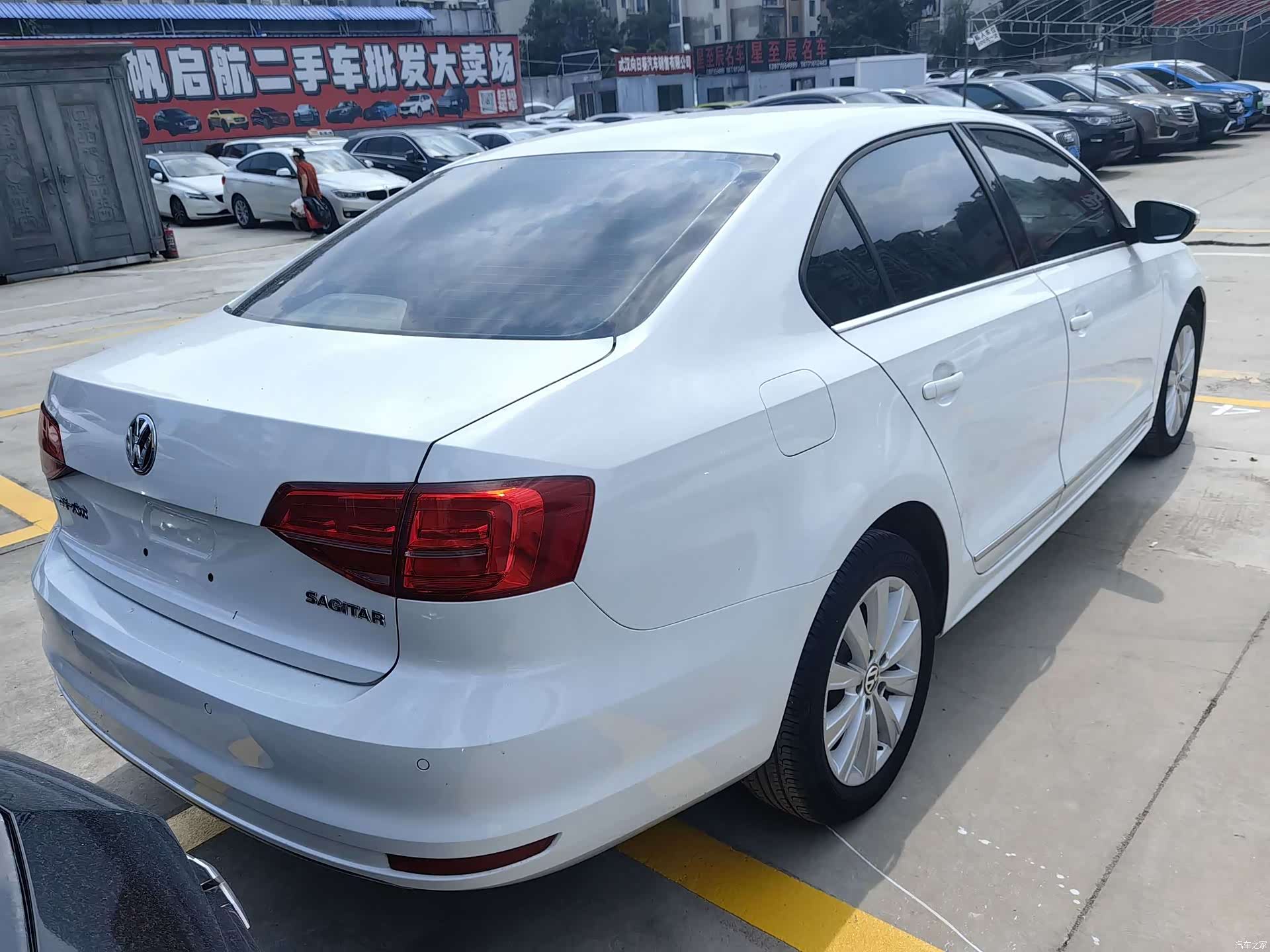 Volkswagen Sagitar, 2015 4