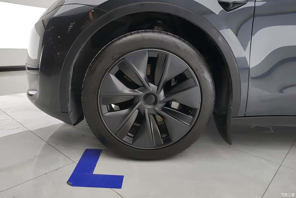 Tesla Model Y, 2024 6