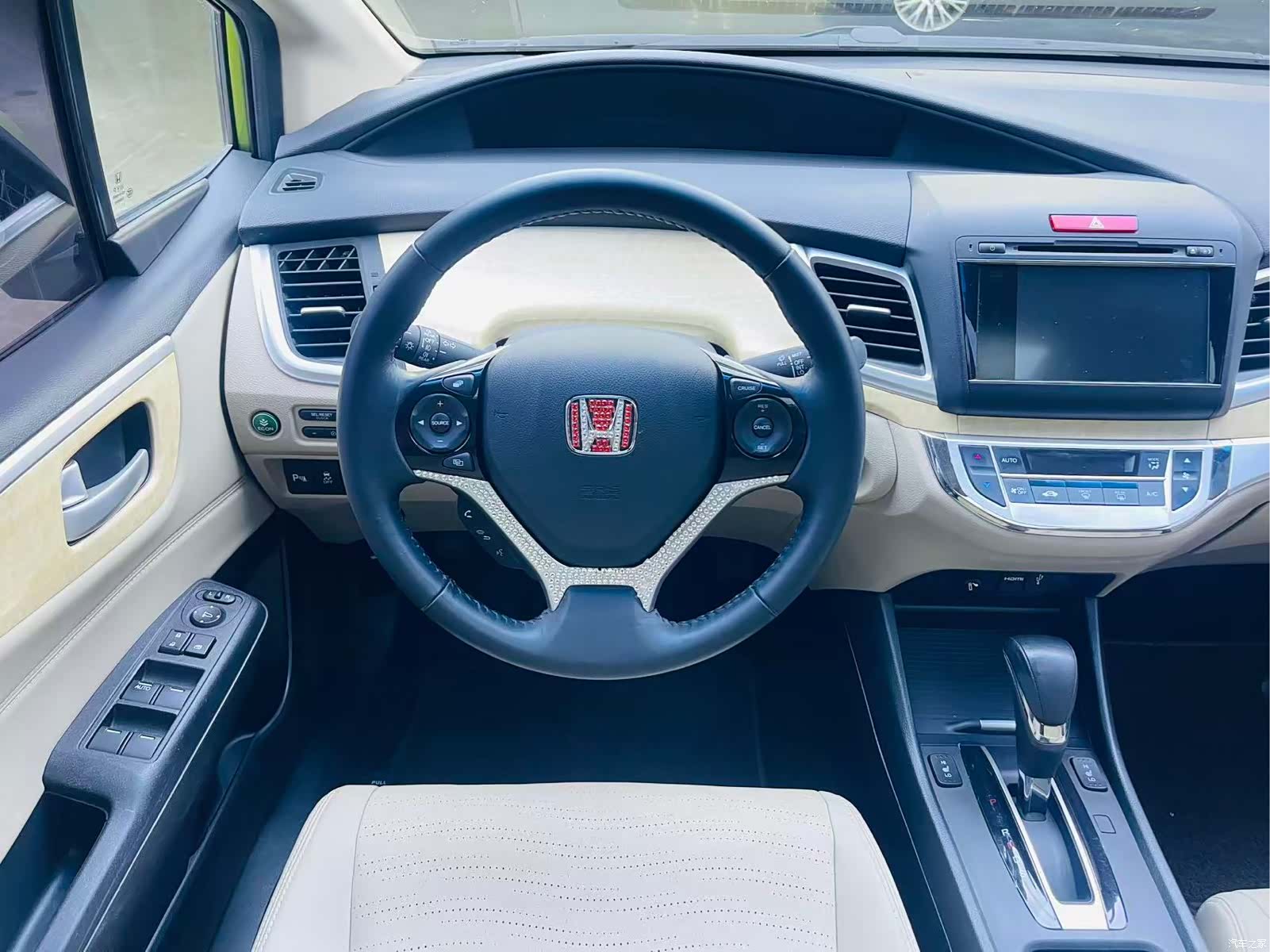 Honda Jade, 2013 8