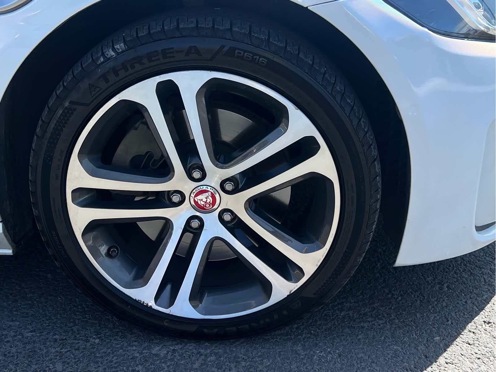 Land Rover XEL, 2020 33