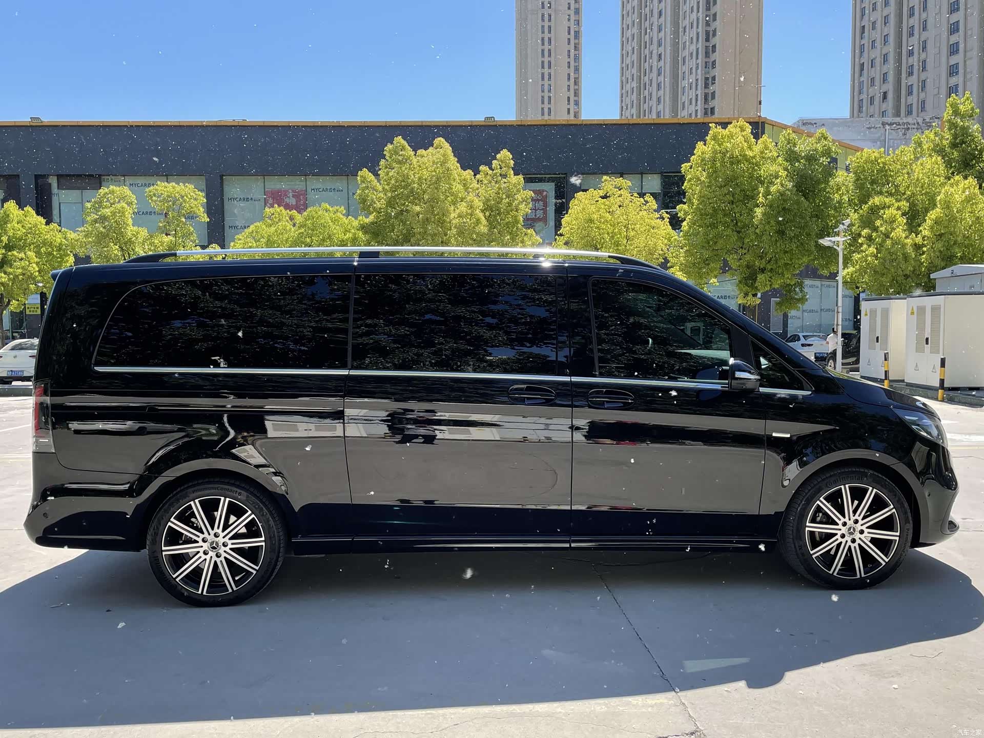 Mercedes-Benz V-Class, 2024 13