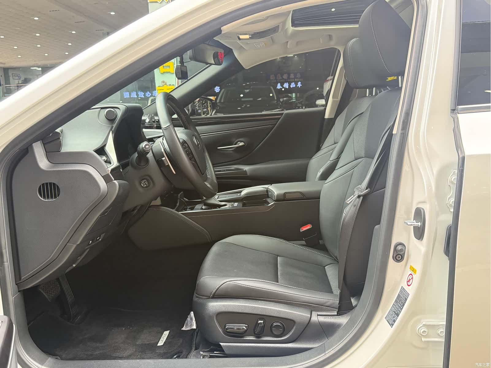 Lexus ES, 2019 13
