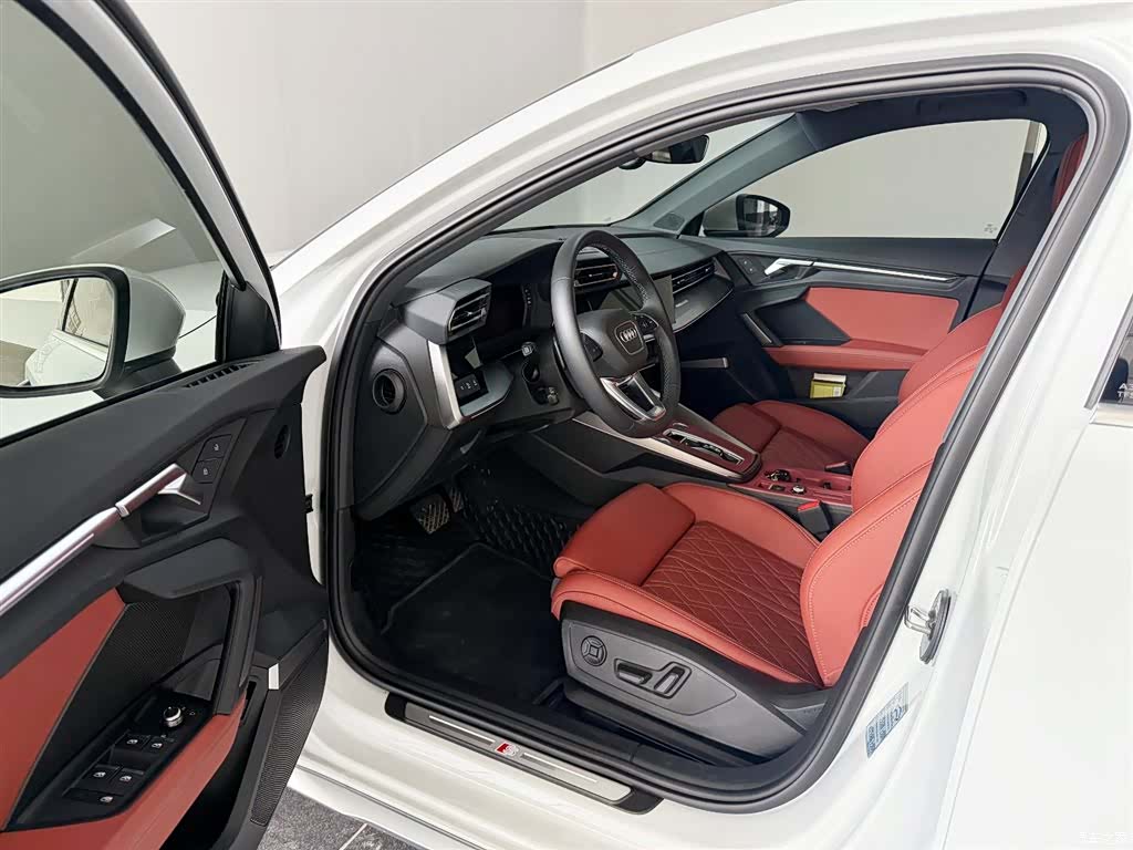 Audi Flying Spur, 2025 7