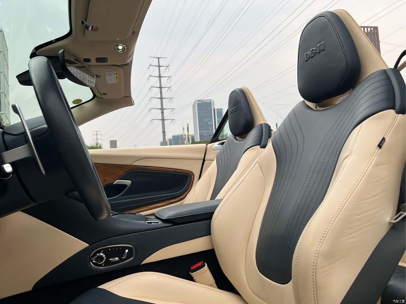 Aston Martin DB11, 2019 4