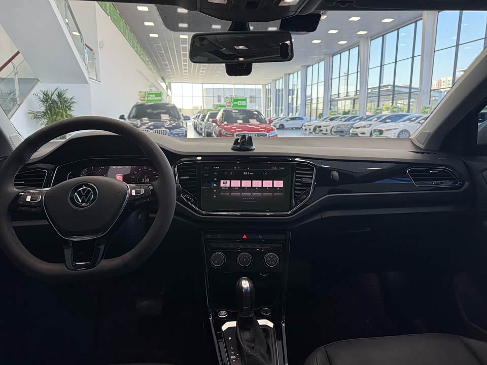 Volkswagen T-ROC exploring Songs