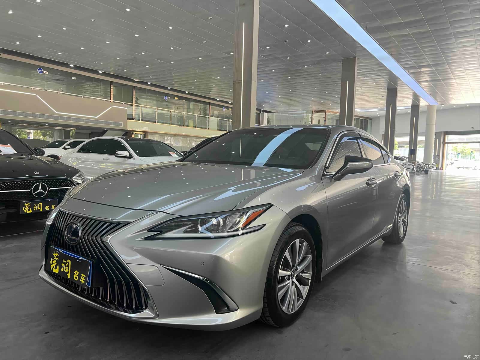 Lexus ES, 2021 1