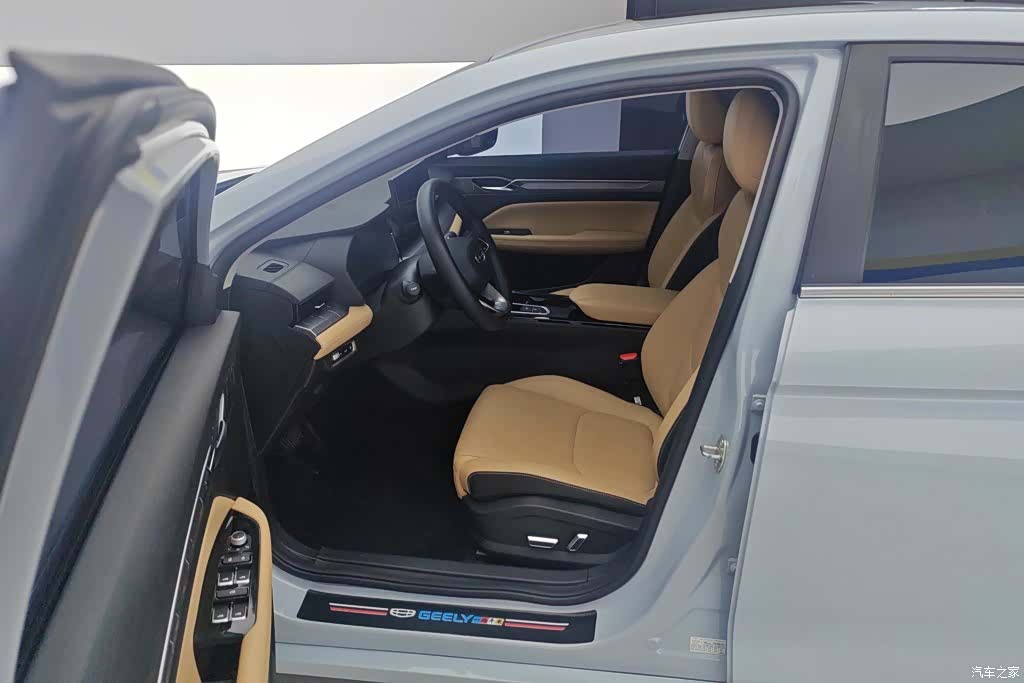Geely Emgrand, 2023 9
