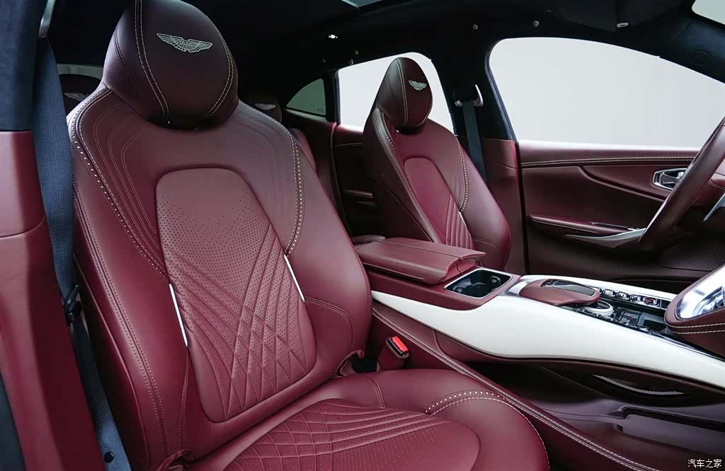 Aston Martin DBX, 2021 13