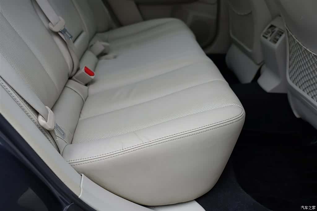 Subaru Legacy, 2011 27
