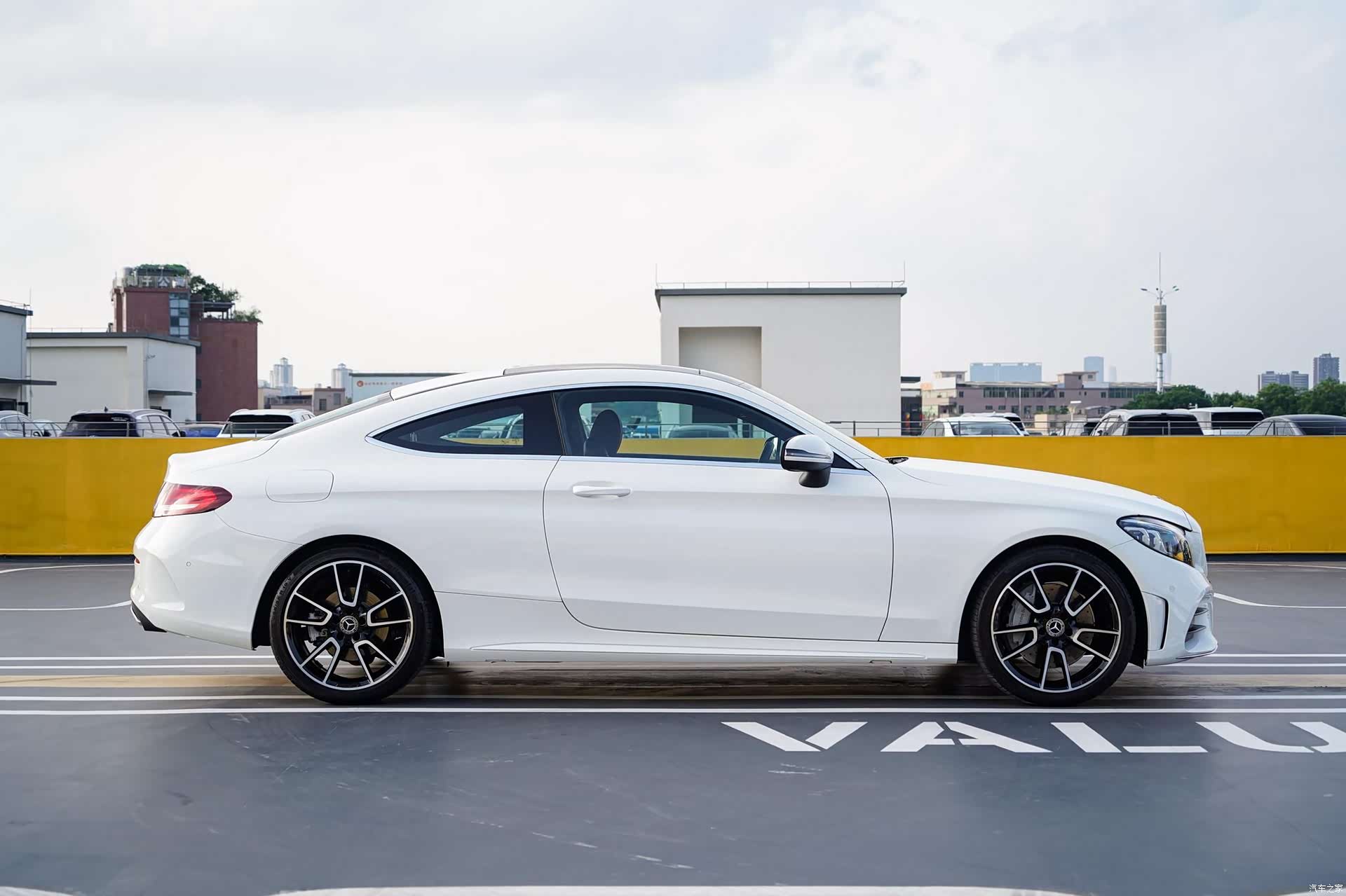 Mercedes-Benz C-Class, 2019 16