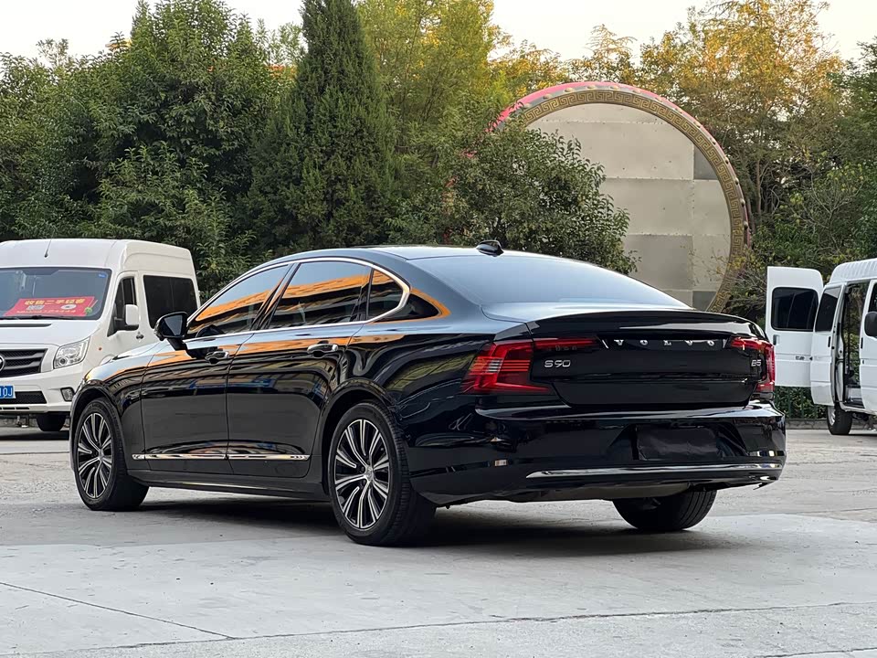 Volvo S90