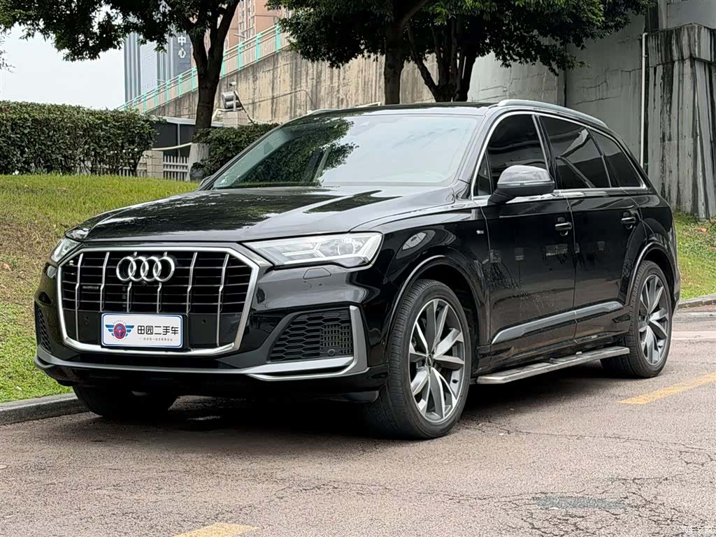 Audi Q7, 2022 1