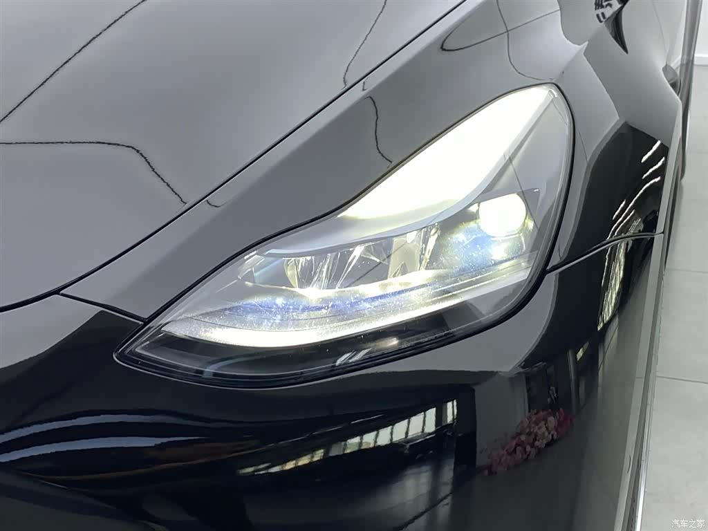Tesla Model Y, 2022 35