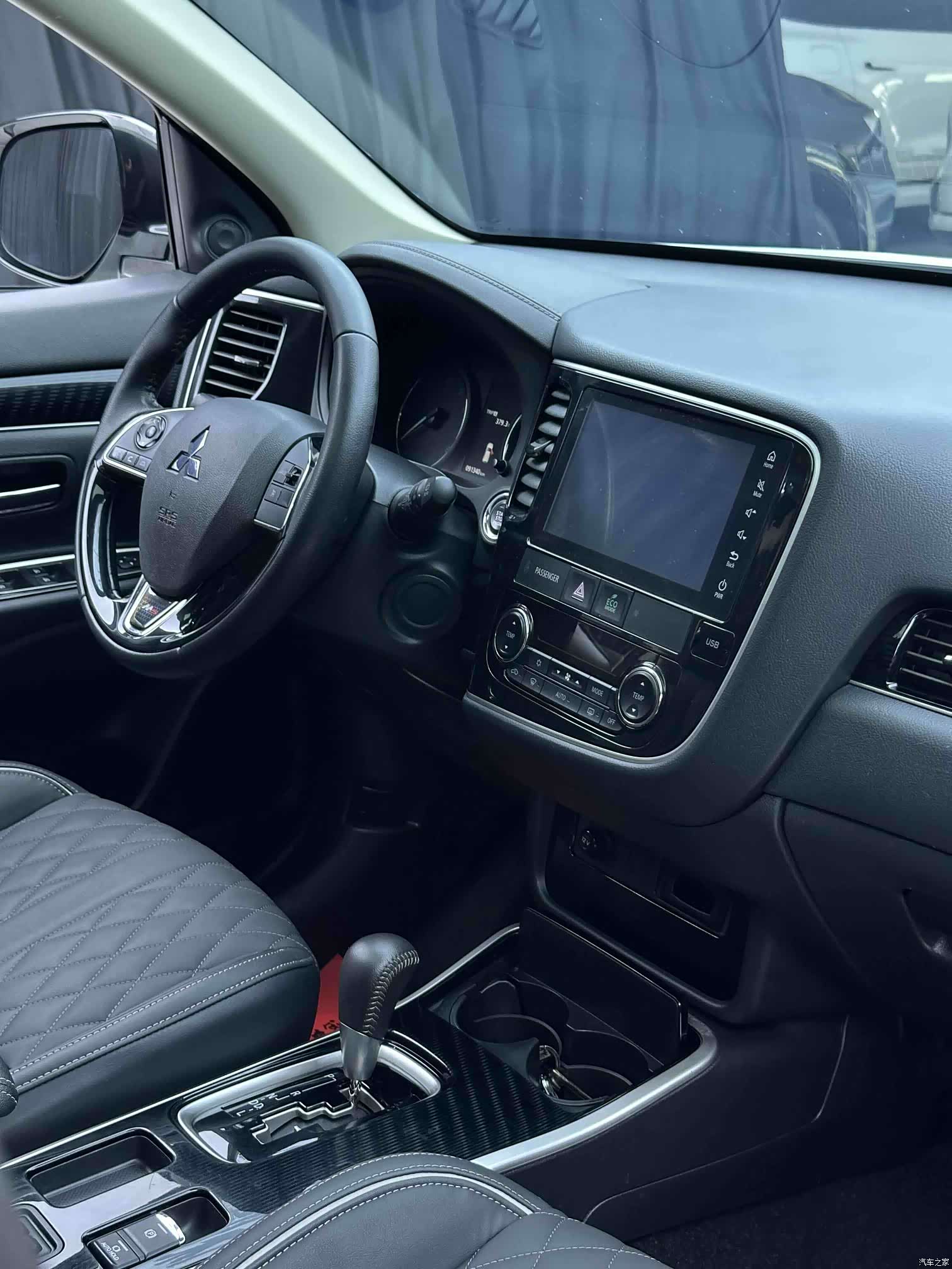 Mitsubishi Outlander, 2022 все фото