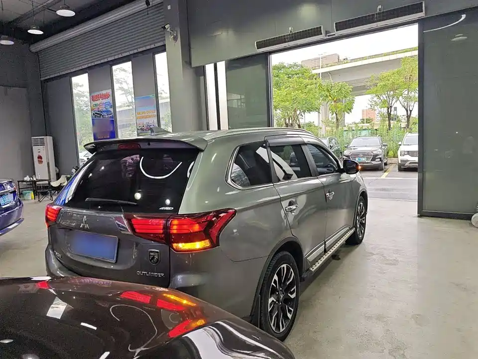 Mitsubishi Outlander