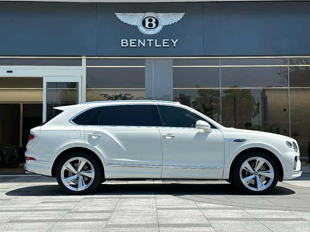 Bentley Bentayga, 2024 3