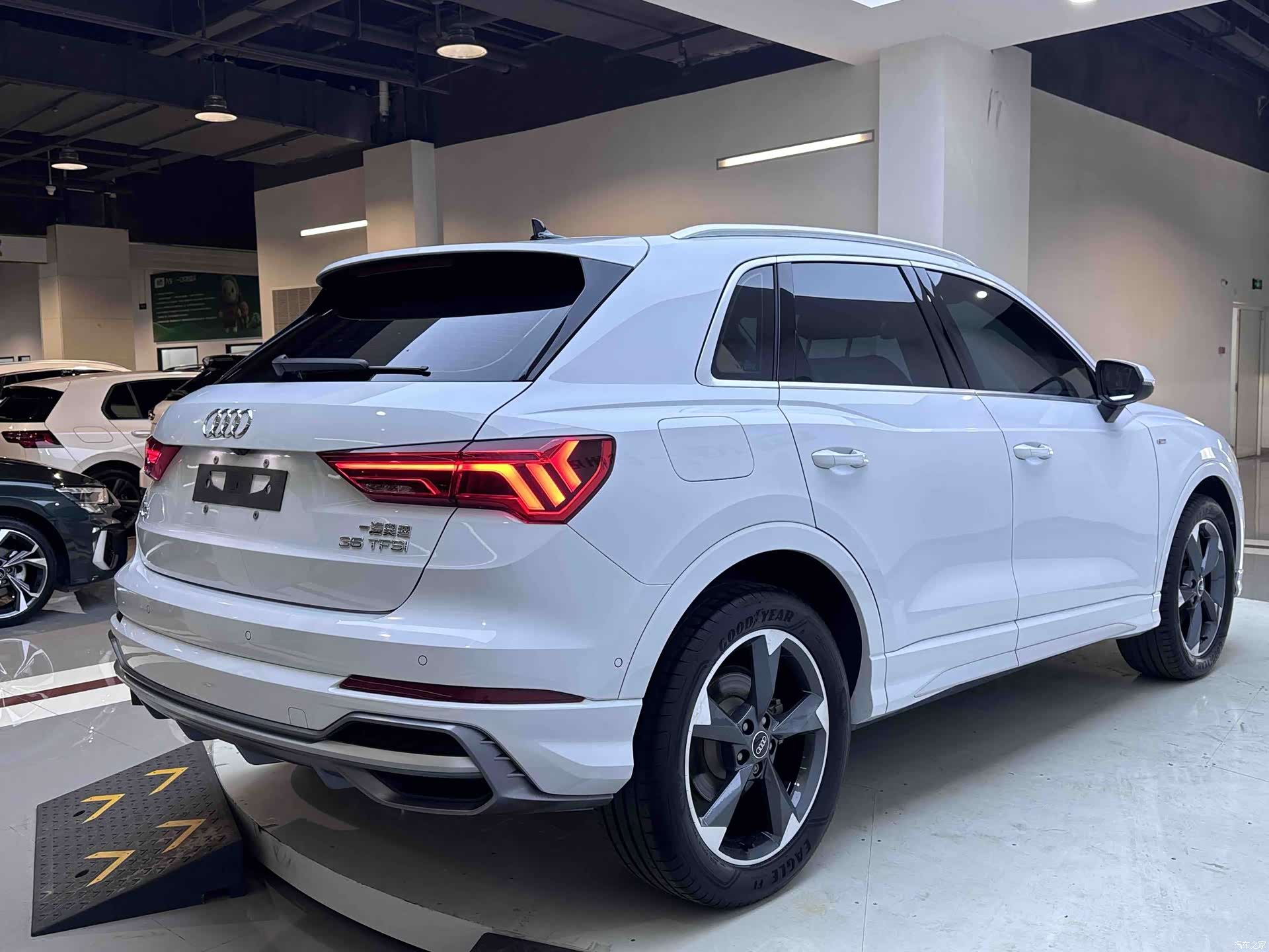 Audi Q3, 2022 8