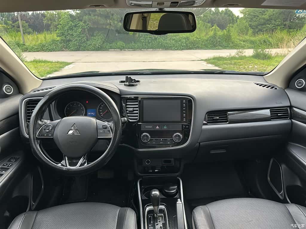 Mitsubishi Outlander, 2018 10