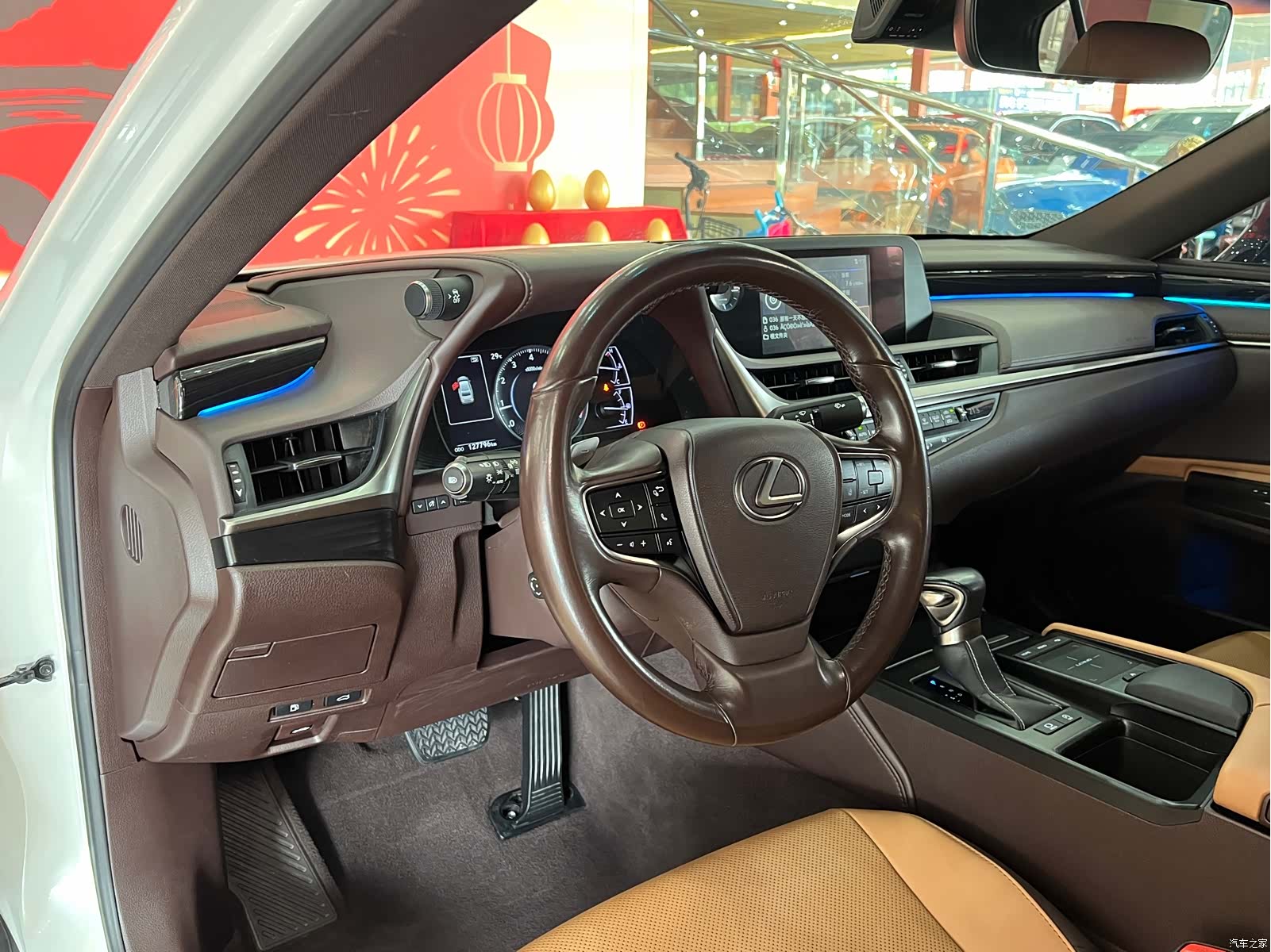 Lexus ES, 2019 7