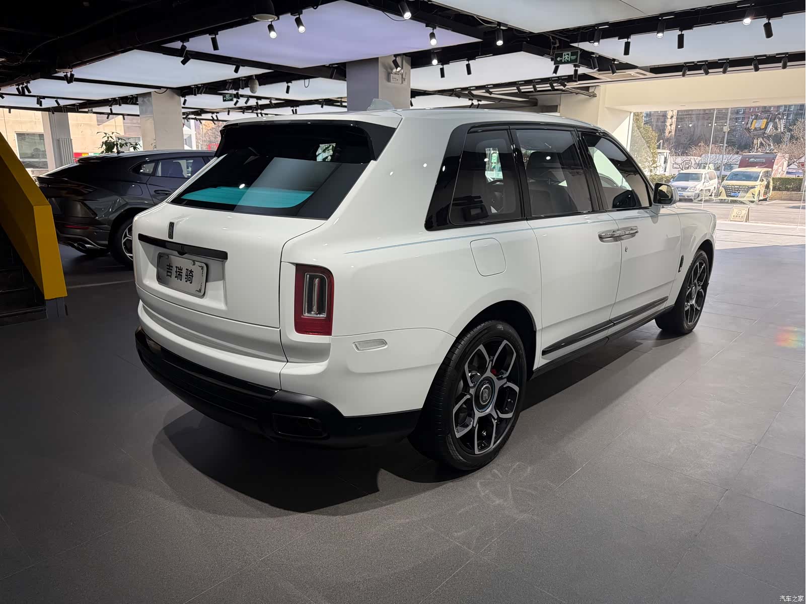 Rolls-Royce Cullinan, 2024 6