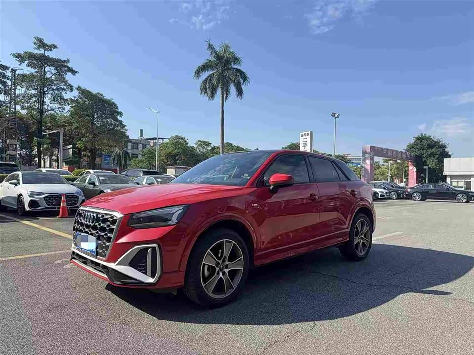 Audi Q2L
