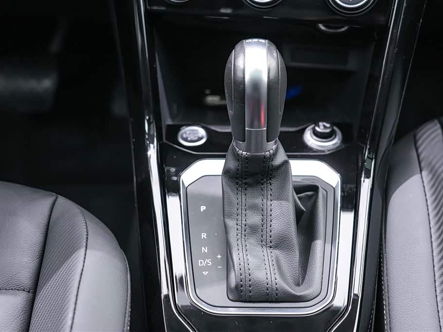 Volkswagen T-ROC exploring Songs