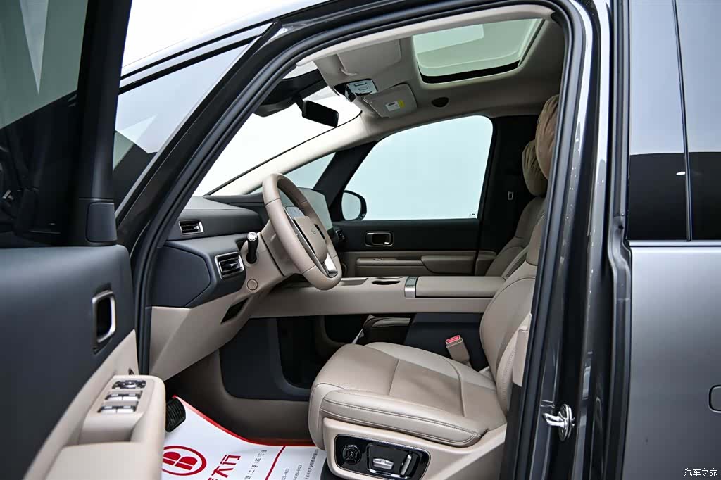 Li Auto MEGA, 2025 10