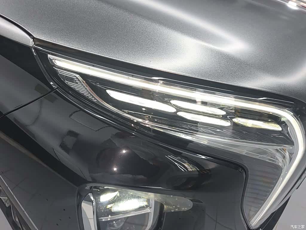 Hongqi HS7, 2025 13
