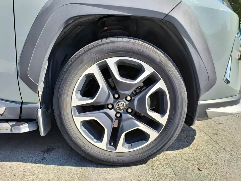 Toyota RAV4 Rongfang