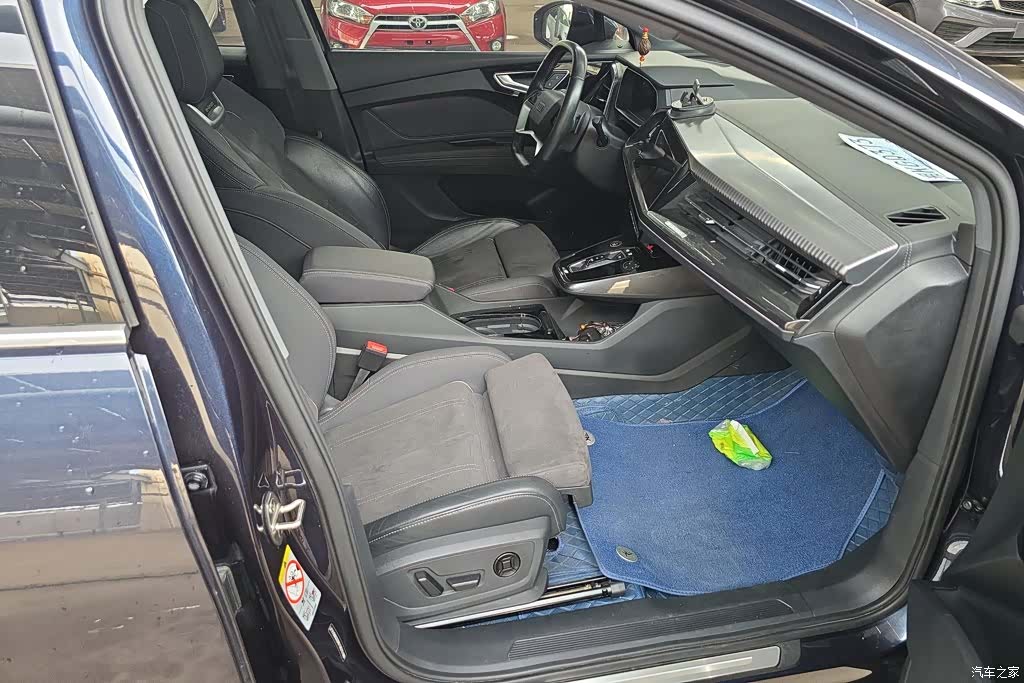 Audi Q4 e-tron, 2023 8