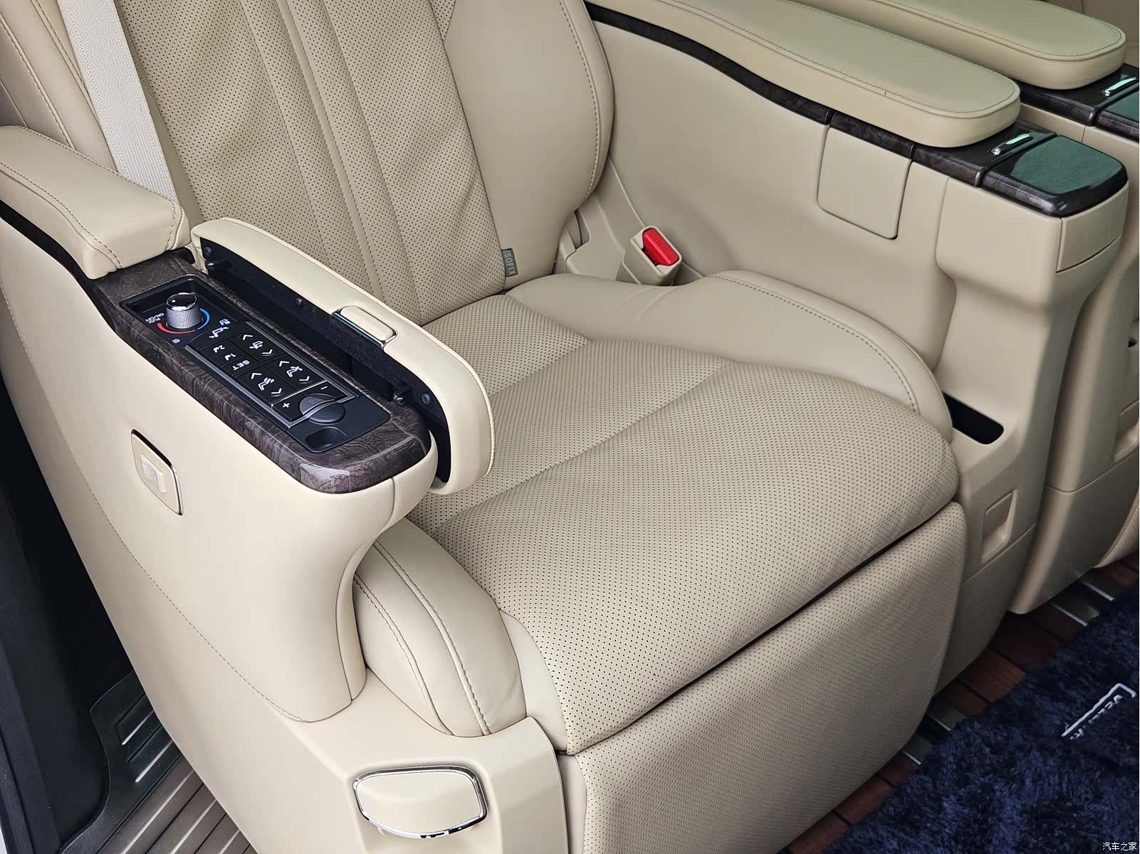 Toyota Vellfire, 2022 18