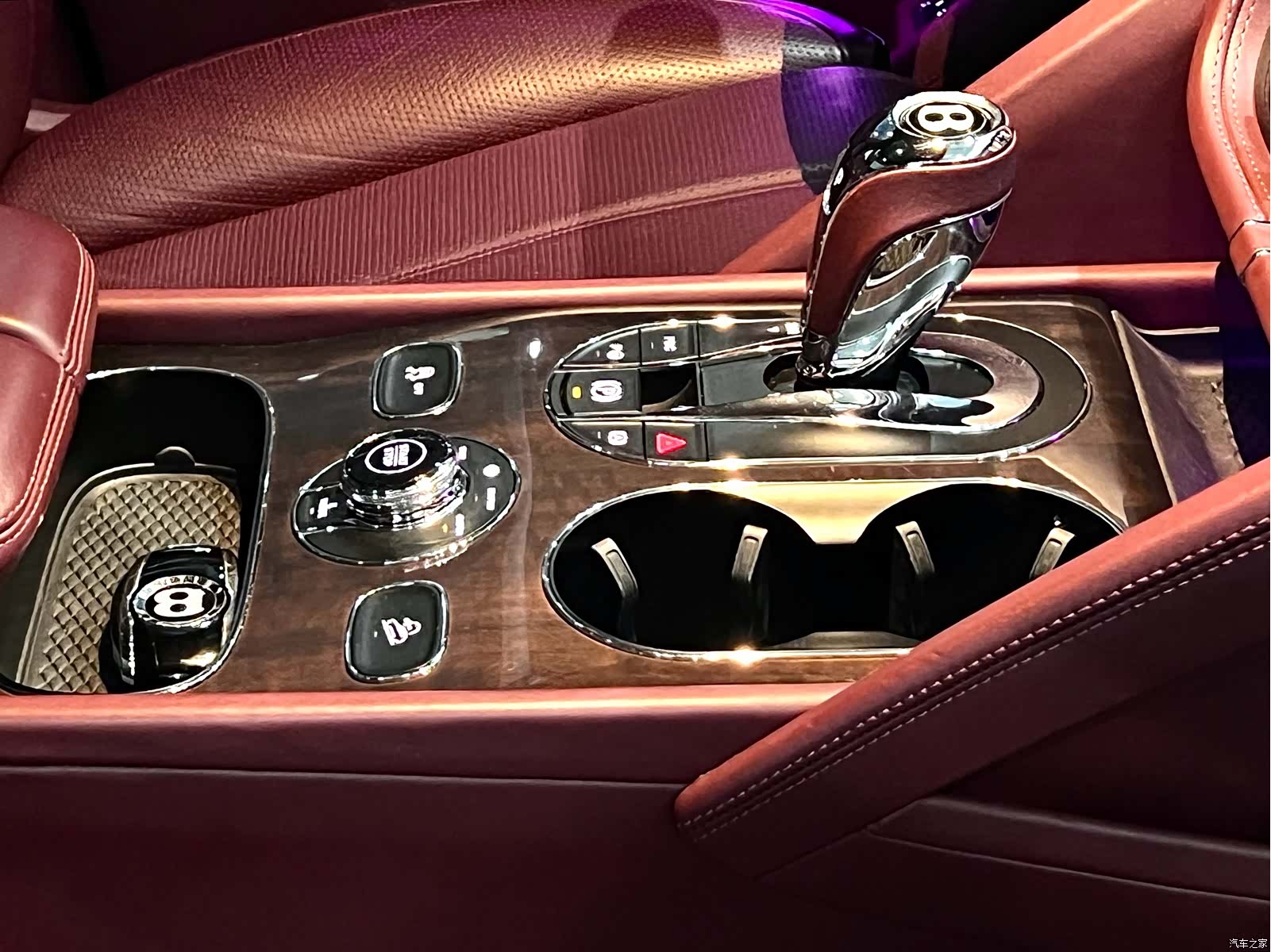 Bentley Bentayga, 2021 31