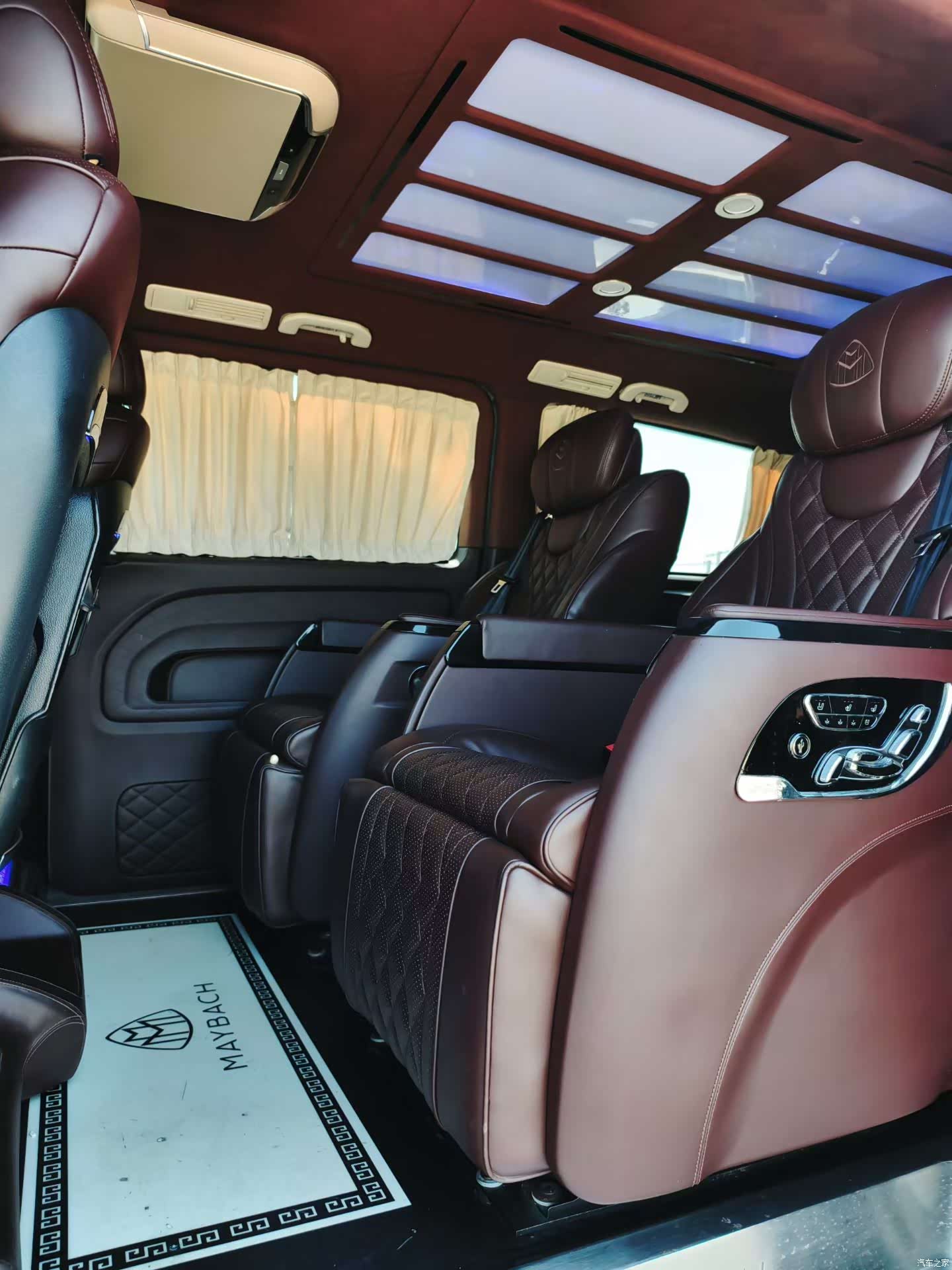 Mercedes-Benz 7, 2021 34