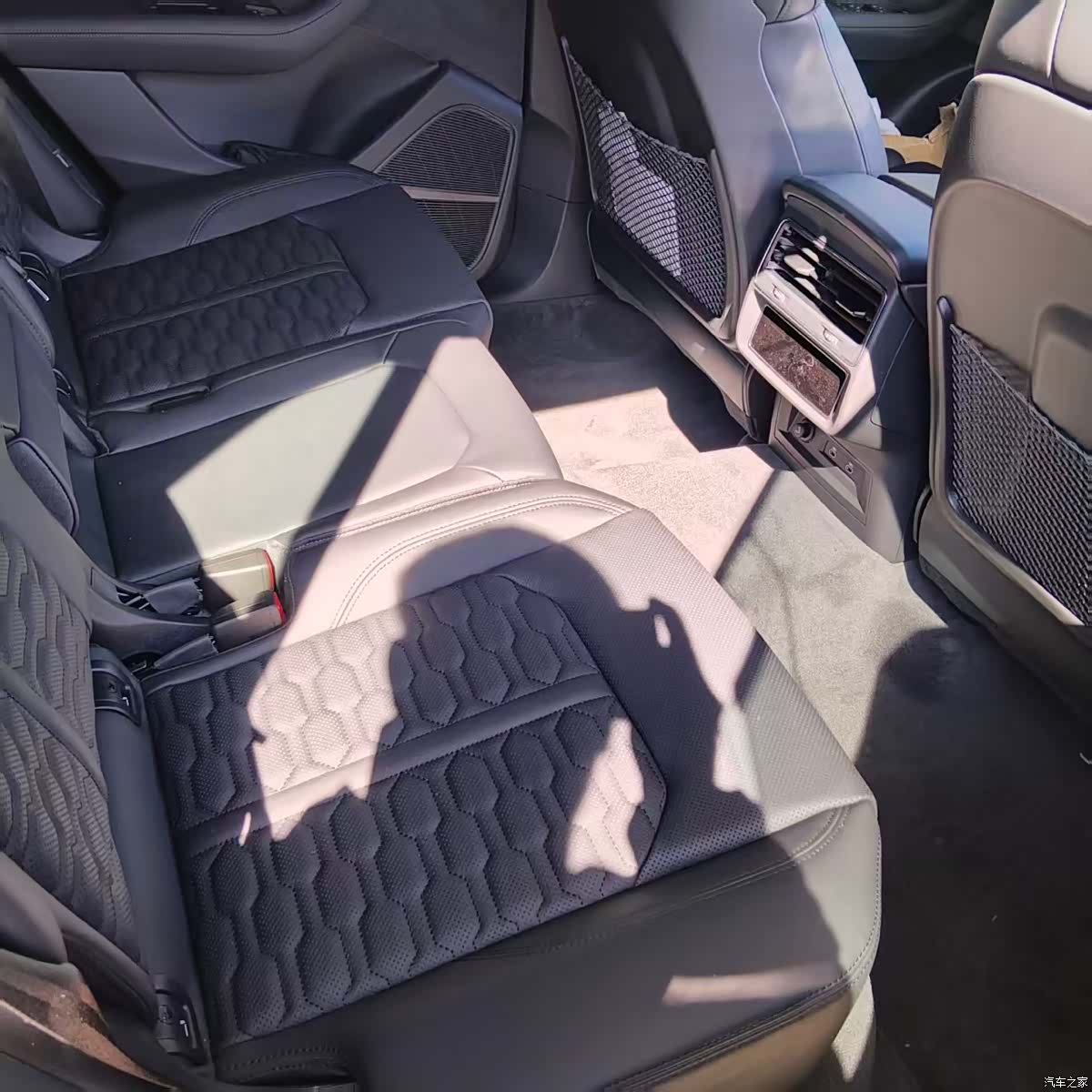 Audi Q8, 1900 4