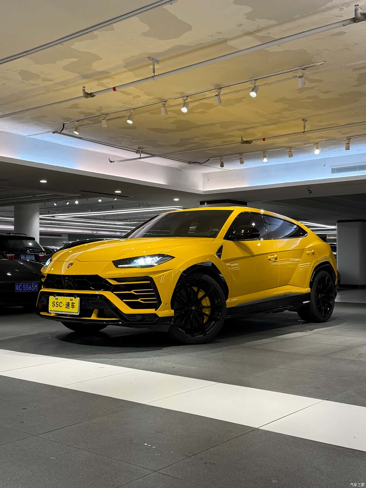 Lamborghini Urus, 2021 1