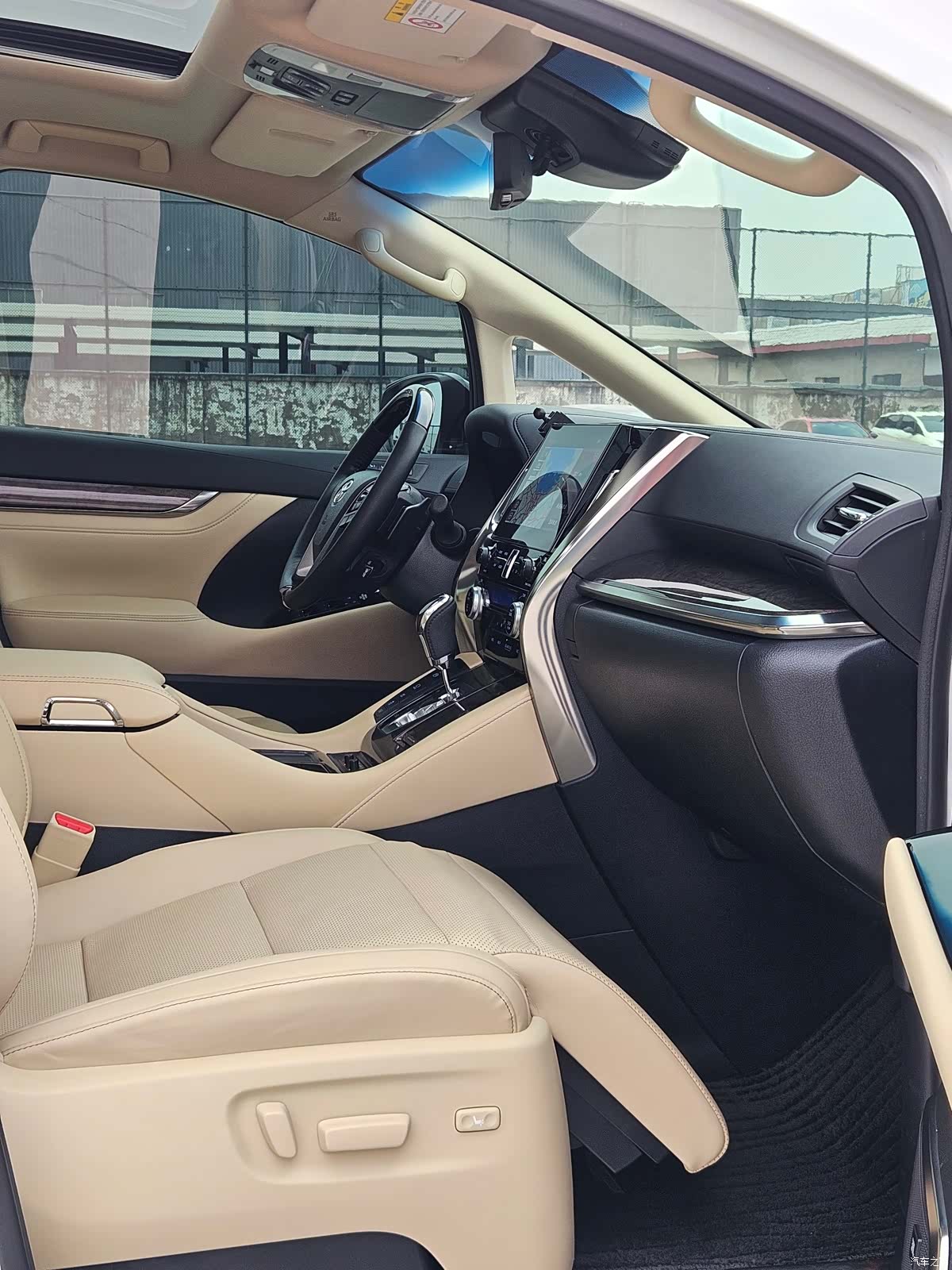 Toyota Vellfire, 2022 12