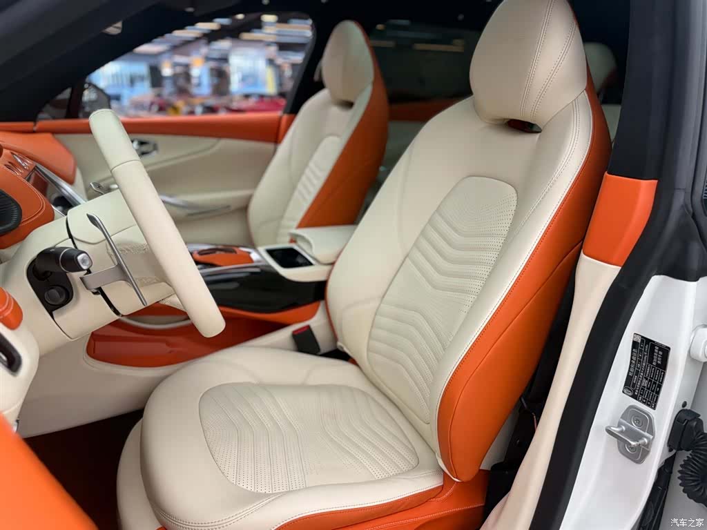 Aston Martin DBX, 2021 все фото