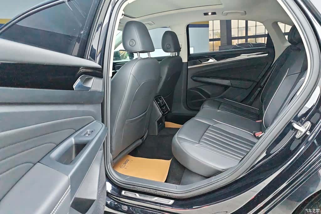 Volkswagen Passat, 2022 11