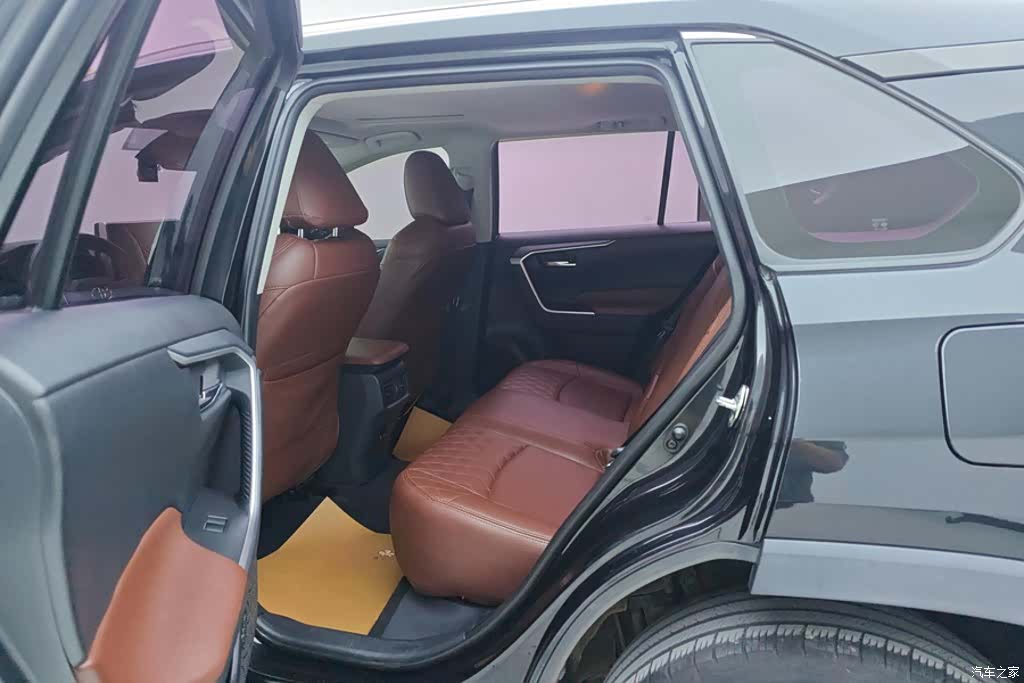 Toyota RAV4, 2020 11