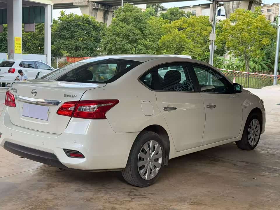 Nissan Xuan Yi