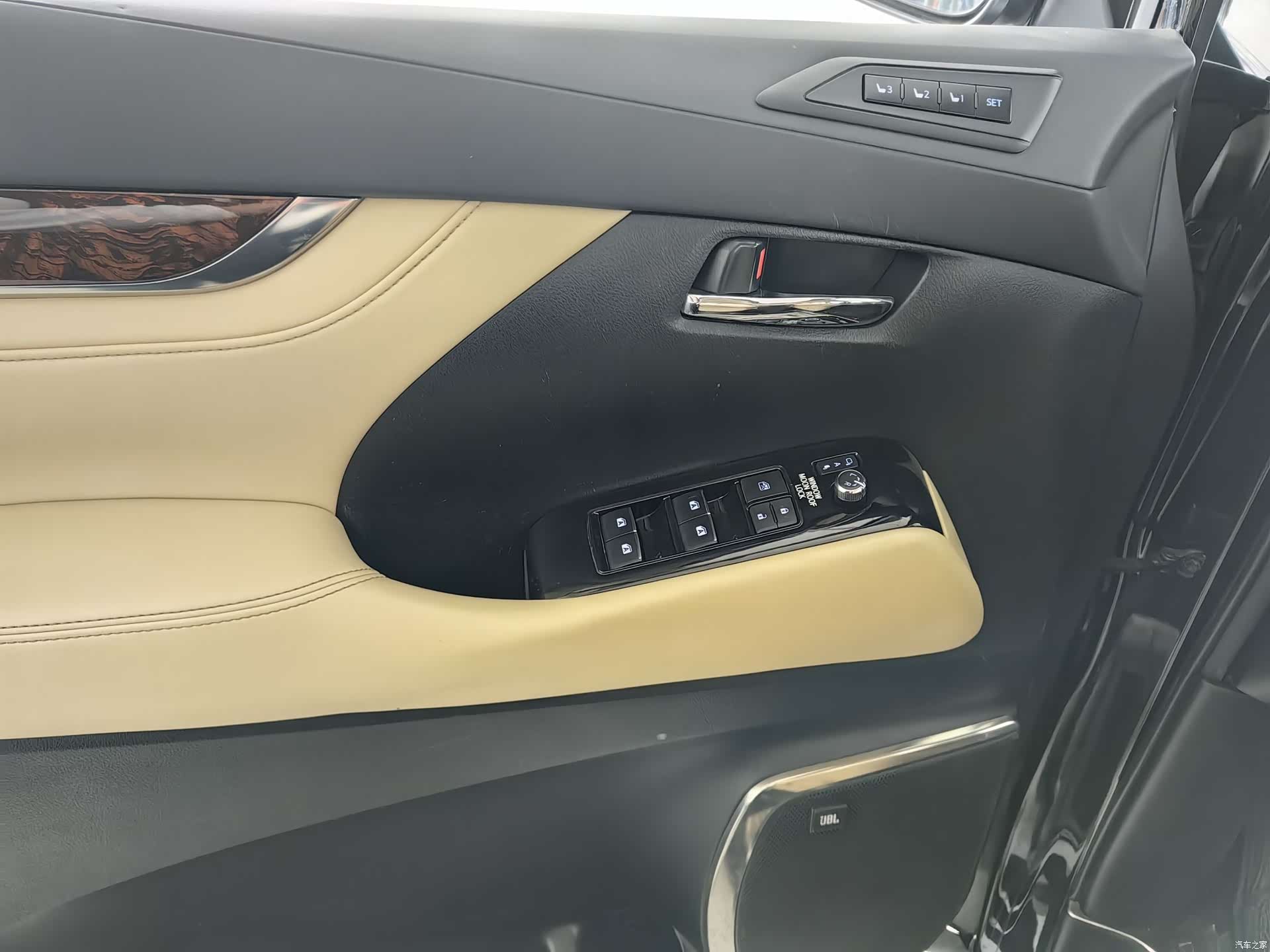 Toyota Alphard, 2018 4