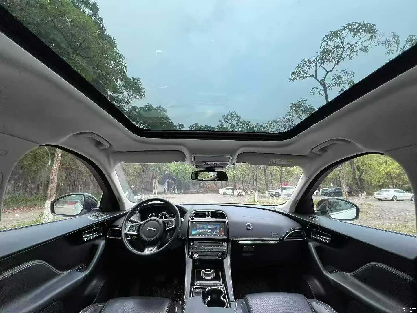 Jaguar F-PACE, 2017 все фото