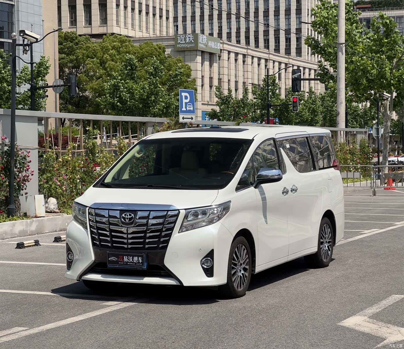 Toyota Alphard, 2017 1
